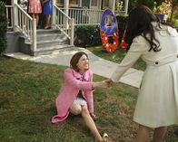 The Middle – Sue (Eden Sher, l.); Lexie (Daniela Bobadillo, r.)