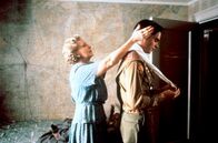 Mr. & Mrs. Bridge – Douglas (Robert Sean Leonard) kann seiner Mutter (Joanne Woodward) genauso wenig Zuneigung zeigen wie sein Vater.