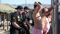 Lockdown - Hinter Gittern – SRT strip search tent city inmates