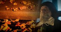 Mythos - Die größten Rätsel der Geschichte – Um seine Prophezeiungen zu deuten, begibt sich Nostradamus in einen meditativen Zustand.