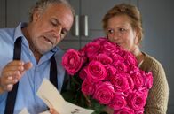 Der Liebhaber meiner Frau – Georg (Christian Kohlund) wundert sich: Wer hat seiner Frau Christine (Suzanne von Borsody) die Rosen geschickt?