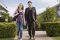 Scrubs - Die Anfänger – Die letzten gemeinsamen Stunden haben geschlagen: Lucy (Kerry Bishe, l.) und J.D. (Zach Braff, r.) ...