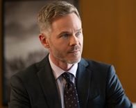 The Rookie – Wesley Evers (Shawn Ashmore) ist wieder zur Staatsanwaltschaft zurückgekehrt. Dort bereiten sich alle auf die Wahl des neuen Bezirksstaatsanwalt vor. Besonders Sean Del Monte hofft auf Wesleys Stimme.
