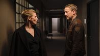 Tatort – Julia Grosz (Franziska Weisz, l.) versteht Falke (Wotan Wilke Möhring, r.).
