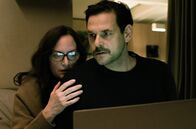 Die Diplomatin – Der Kommissar und die Ermittlerin: Horava (Alexander Beyer) unterstützt Karla Lorenz (Natalia Wörner) bei ihren Recherchen.