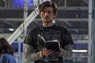 Salvation – Wird es Liam (Charlie Rowe) und seinem Professor wirklich gelingen, den benötigten elektromagnetischen Antrieb in nur sechs Tagen funktionsfähig zu machen - bevor die Regierung zu einer anderen Methode übergeht, um den Asteroiden zu stoppen?; Wird es Liam (Charlie Rowe) und seinem Professor wirklich gelingen, den benötigten elektromagnetischen Antrieb in nur sechs Tagen funktionsfähig zu machen - bevor die Regierung zu einer anderen Methode übergeht, um den Asteroiden zu stoppen?
