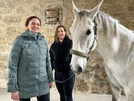 Tierische Augenblicke – „Osteopathie bei Pferden“ Tierärztin Evelyn Lexen und Johanna Riegler helfen Pferden mit Osteopathie.