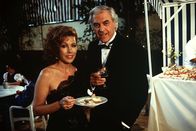 Die Schwarzwaldklinik – Dr. Christa Brinkmann (Gaby Dohm) ist Gast bei Frederic Gessners Hochzeit (David Cameron).