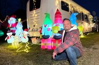 Der Camping-Check – Friso Richter auf dem Reisemobilpark Urbachtal. Hier gibt es nicht nur einen schönen Platz mit eigenem Weihnachtsmarkt zu entdecken, sondern auch jede Menge Camper, die in ihren Wohnmobilen, Wohnwagen und selbstgebauten Campingfahrzeugen dem Fest der Liebe entgegenfiebern.