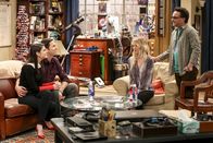 The Big Bang Theory – L-R: Marissa (Lindsey Kraft), Zack (Brian Thomas Smith), Penny (Kaley Cuoco), Leonard Hofstadter (Johnny Galecki).