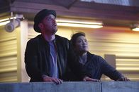 Scorpion – So hatten sich Toby (Eddie Kaye Thomas, l.) und Happy (Jadyn Wong, r.) den Valentinstag nicht vorgestellt, denn anstatt auf einem romantischen Date zu sein, müssen sie sich um einen abgestürzten Hubschrauber kümmern ...