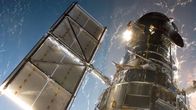 Spacetime – Das Weltraumteleskop Hubble hat der Menschheit dabei eine komplett neue Perspektive auf das Universum erschlossen. Das Auge im All kann Aufnahmen im ultravioletten und sichtbaren Licht sowie im nahen Infrarotbereich machen und liefert bis heute beeindruckende und faszinierende Bilder unseres Universums.