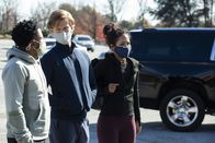 MacGyver – (v.l.n.r.) Wilt Bozer (Justin Hires); Angus MacGyver (Lucas Till); Riley Davis (Tristin Mays)