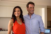 San Andreas – Emma (Carla Gugino), Daniel Reddick (Ioan Gruffudd).