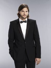 Two and a Half Men – (9. Staffel) - Der suizidgefährdete Internet-Milliardär, Walden Schmidt (Ashton Kutcher), hat eine starke Anziehungskraft auf Frauen hat, die er aber nicht bewusst ausnutzt ...