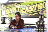Castle – Weiß Manny Castro (Yani Gellman) irgendetwas, das mit dem Tod des Profi-Skateboarders zu tun hat? Immerhin war er einer seiner härtesten Konkurrenten ...