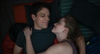 Die Seele des Bösen – Harry (Jake Lacy, l.); Ruth (Maika Monroe, r.)