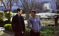 The Passage - Das Erwachen – Clark Richards (Vincent Piazza, l.); Dr. Major Nichole Sykes (Caroline Chikezie, r.)
