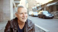Duduk – MDR FERNSEHEN DUDUK Uhr. Der deutsche Musiker Dirk Michaelis begleitet Sören Birke durch Armenien auf der Suche nach dem Klang des Duduk.