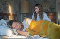 Mr. Church – Marie (Natascha McElhone, l.); Young Charlie (Natalie Coughlin, r.)