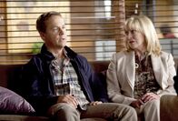 Drop Dead Diva – Hoffen, auf die Hilfe von Jane: Daniel Porter (Chad Lowe, l.) und seine Mutter Marian (Veronica Cartwright, r.) ...