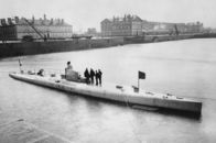 Kriegsschiffe - Tod auf See – 1896 gewinnt Maxime Laubeuf, einen U-Boot-Konstruktionswettbewerb der französischen Marine. Sein U-Boot-Entwurf "Narval" wird zum Prototyp einer neuen Art Kriegsschiff.