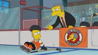 Die Simpsons – Bart (l.); Moe (r.)