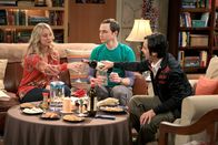 The Big Bang Theory – (v.li.) Kaley Cuoco (Penny), Jim Parsons (Sheldon Cooper), Kunal Nayyar (Rajesh Koothrappali).