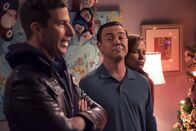 Brooklyn Nine-Nine – (v.l.n.r.) Jake Peralta (Andy Samberg); Charles Boyle (Joe Lo Truglio); Genevieve Mirren-Carter (Mary Lynn Rajskub)
