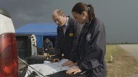 Mayday - Alarm im Cockpit – REENACTMENT - To determine what happened to American Airlines 1572, NTSB investigators start by examining where the plane suffered a tree strike on final approach. (Cineflix 2021)