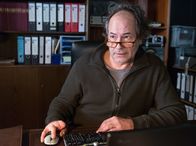Tatort – Spusichef Horst Jordan (Hartmut Volle) überlegt.