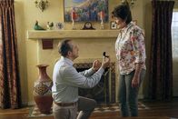 Jane the Virgin – Jorge (Alfonso DiLuca, l.); Alba Villanueva (Ivonne Coll, r.)
