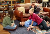 The Big Bang Theory – (v.li.) Mayim Bialik (Amy), Jim Parsons (Sheldon Cooper), Kaley Cuoco (Penny), Johnny Galecki (Leonard Hofstadter).