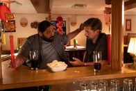 Check Check – Ertu Karahanci (Kailas Mahadevan, l.); Jan Rothe (Klaas Heufer-Umlauf, r.)