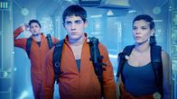 Debug - Feindliches System – L-R: Samson (Kyle Mac), James (Adam Butcher), Kaida (Jeananne Goossen)