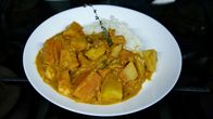 Zu Tisch ... – Zu Tisch Bordelais – Frankreich Kürbiscurry mit frischen Garnelen Copyright: SRF/Berlin Producers Media/Verena Mayer