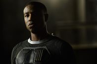 Fantastic 4 – Als Johnny Storm (Michael B. Jordan) erkennt, dass er nach einer Reise durch das Quantum Gate auf den Planeten Zero plötzlich Feuer kontrollieren und sich sogar selber entzünden kann, ahnt er nicht, dass diese Fähigkeit schon bald bei der Rettung der Welt zum Einsatz kommt ...