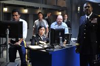 Meteoriten - Apokalypse aus dem All – Eugene Davis (Whitaker), Jason Alexander, Camille Chen ( Lieutenant Quigley), Alex Paez ( Lieutenant Finn), Ernie Hudson (General Brasser)
