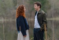Sturm der Liebe – Fanny (Johanna Graen, l.) freut sich, dass Kilian (Anthony Paul, r.) ihre Zweisamkeit gerettet hat.