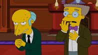 Die Simpsons – Mr. Burns (l.) schenkt seinen Mitarbeitern zu Weihnachten eine hypermoderne Datenbrille, allerdings nicht ohne Hintergedanken. Ob sein Assistent Waylon Smithers (r.) davon weiß?