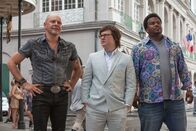 Hot Tub Time Machine 2 – Nick (Craig Robinson, r.) und Jacob (Clark Duke, M.) vermuten, dass Brad, der Erfinder von Nitrotrinadium, der Attentäter ist. Sie setzen alles daran, ihn zu finden, damit Lou (Rob Corddry, l.) seinen Penis zurückbekommt ...