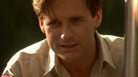 Lake Placid – Jack Wells (Bill Pullman) von der Forstverwaltung kann kaum glauben, welcher Anblick sich ihm am Ufer des Sees von Maine bietet.
