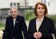 Almuth und Rita – Almuth (Senta Berger) und ihre Mutter Elisabeth (Kerstin de Ahna, li.) haben sich wenig zu sagen.
