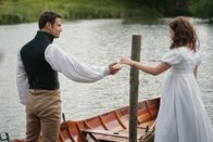 Sanditon – Sidney Parker (Theo James, li.), Charlotte Heywood (Rose Williams)