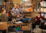 Man with a Plan – (v.li.) Matthew McCann (Teddy Burns), Kevin Nealon (Don Burns), Matt LeBlanc (Adam Burns), Grace Kaufman (Kate Burns).