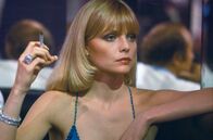 Scarface – Elvira Hancock (Michelle Pfeiffer) ist die Geliebte des Drogenbarons Frank Lopez und wird zudem von Tony Montana begehrt.