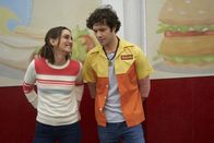 Single Parents – Angie D'Amato (Leighton Meester, l.); Derek (Adam Brody, r.)