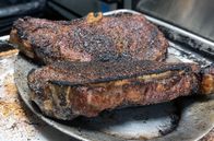 Küchen der Welt – Steak vom Feinsten: Das Dry Aged Bone-in gilt in Chicago als hohe Kunst und ist für Fleischliebhaber das Nonplusultra.