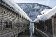 Hoagascht – Eindrucksvoller Blick zwischen den Bootshuetten hindurch auf edn Koenigssee