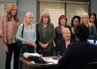 Mom – Allison Janney (Bonnie), Anna Faris (Christy), Mimi Kennedy (Marjorie), Beth Hall (Wendy), Kristen Johnston (Tammy), Jaime Pressly (Jill).